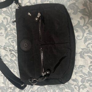 Kipling Black Messenger Bag with Modern Design and Practical Storage